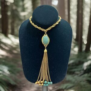 VTG Egyptian Revival Jade Scarab Carved Stone Gold Tone Pendant Necklace 34in